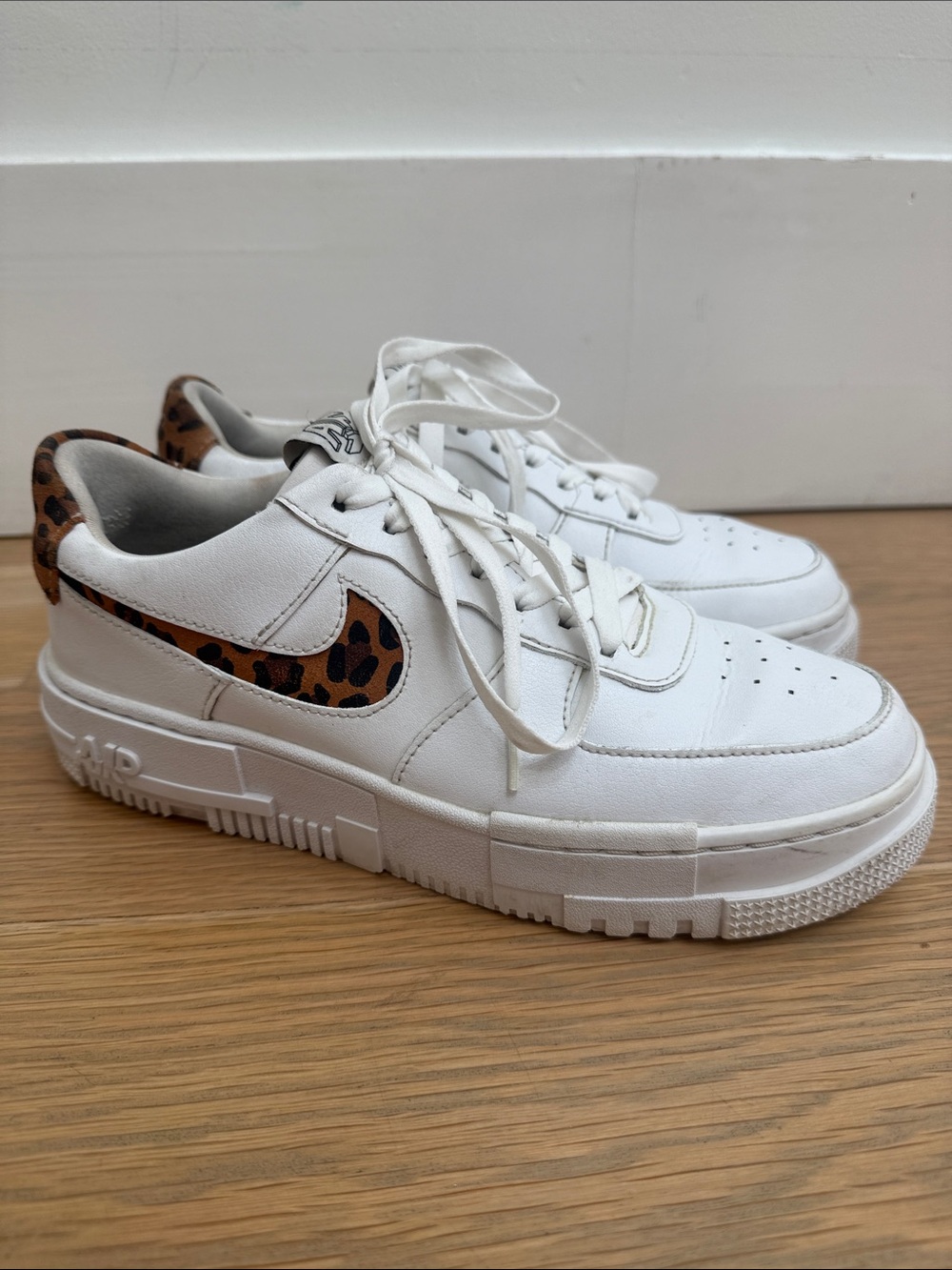 Nike Women's Air Force 1 Pixel SE 'Leopard Print' White Sneakers